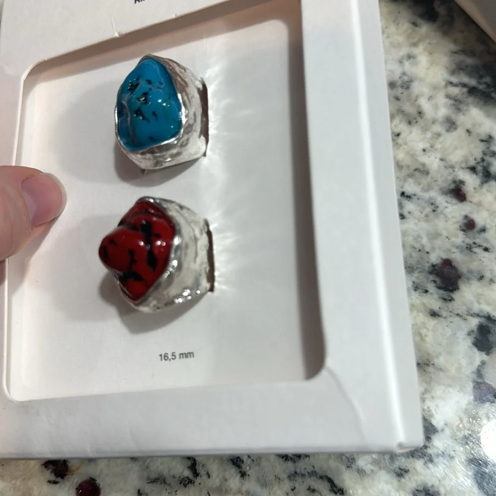 *NEW* ZARA 2 PACK STONE RINGS RED AND BLUE - Picture 5 of 5